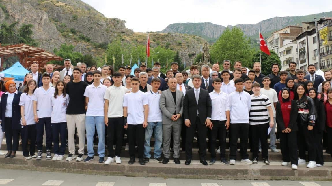 Valimiz Sayın Önder Bakan ve İl MillÎ Eğitim Müdürümüz Mehmet Ali Katipoğlu, Mesleki ve Teknik Anadolu Liseleri Tanıtım Günleri Etkinliğine Katıldı
