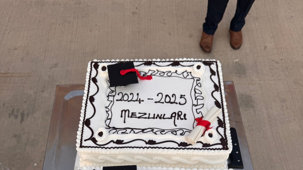 Okulumuzda Mezuniyet Coşkusu